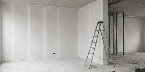 Innenausbau mit fertig gespachtelten Gipskartonwänden. 